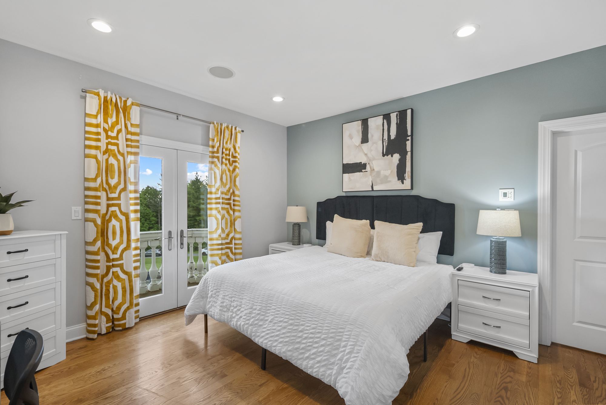 King bedroom with balcony doors